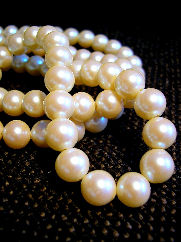 Les longueurs de collier de perles : du ras-de-cou au sautoir