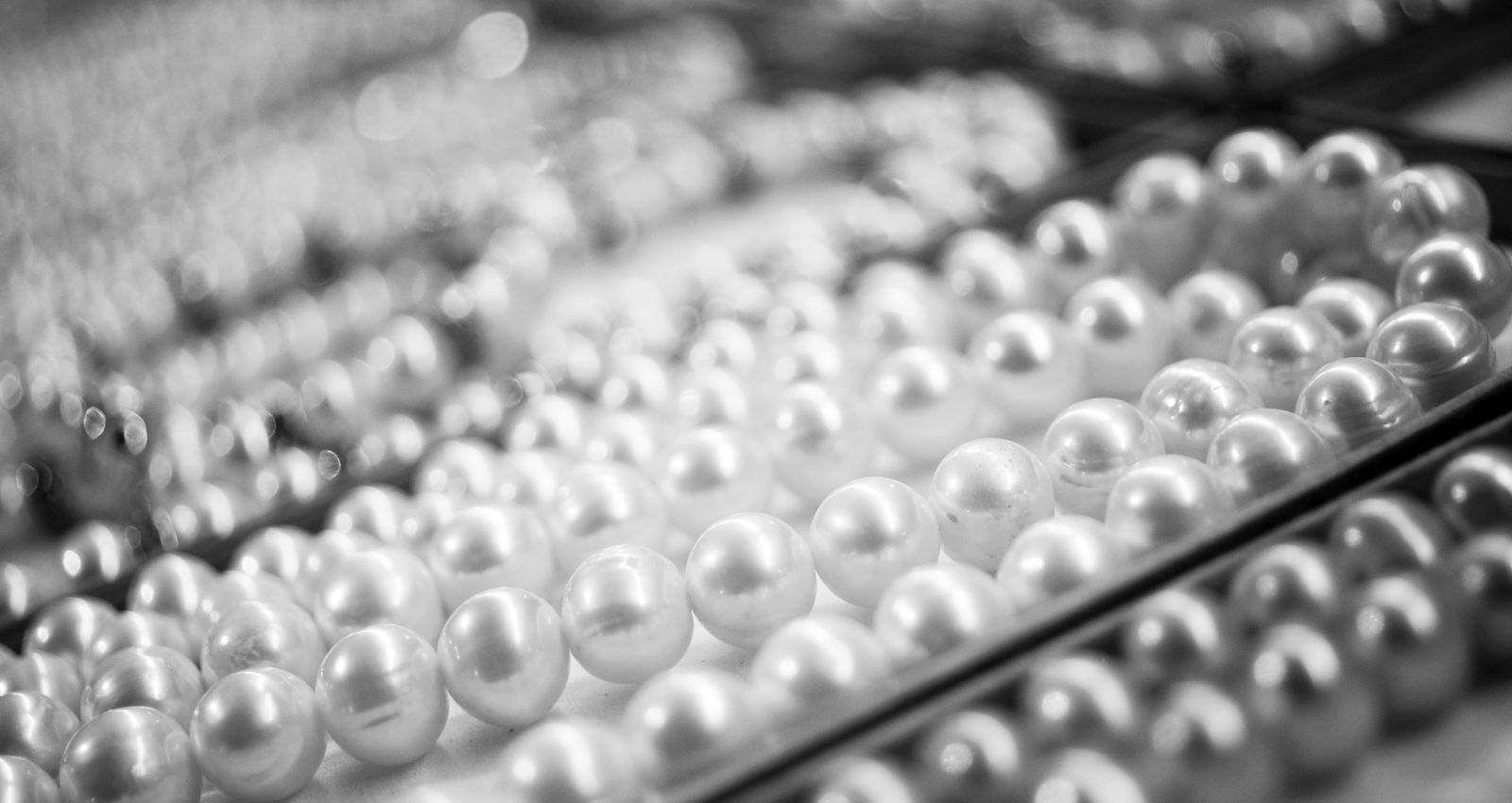 Perles de Tahiti aux reflets sombres